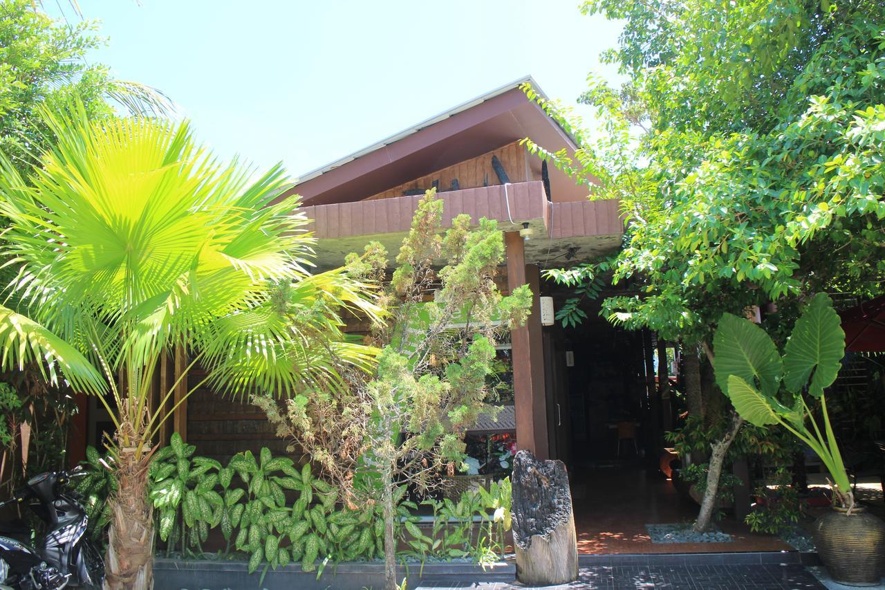 Lawaka Hotel Ampana Exterior photo