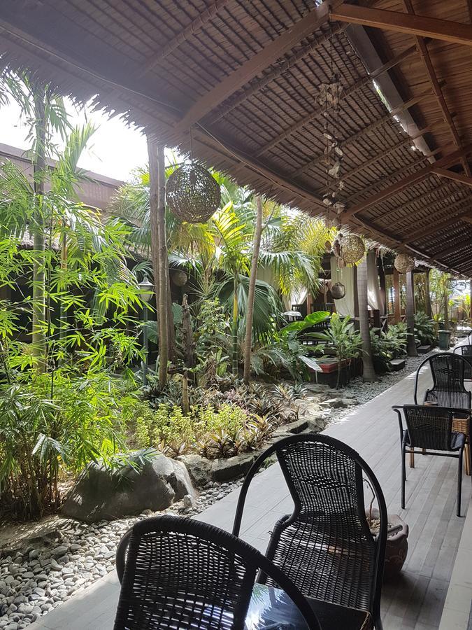 Lawaka Hotel Ampana Exterior photo